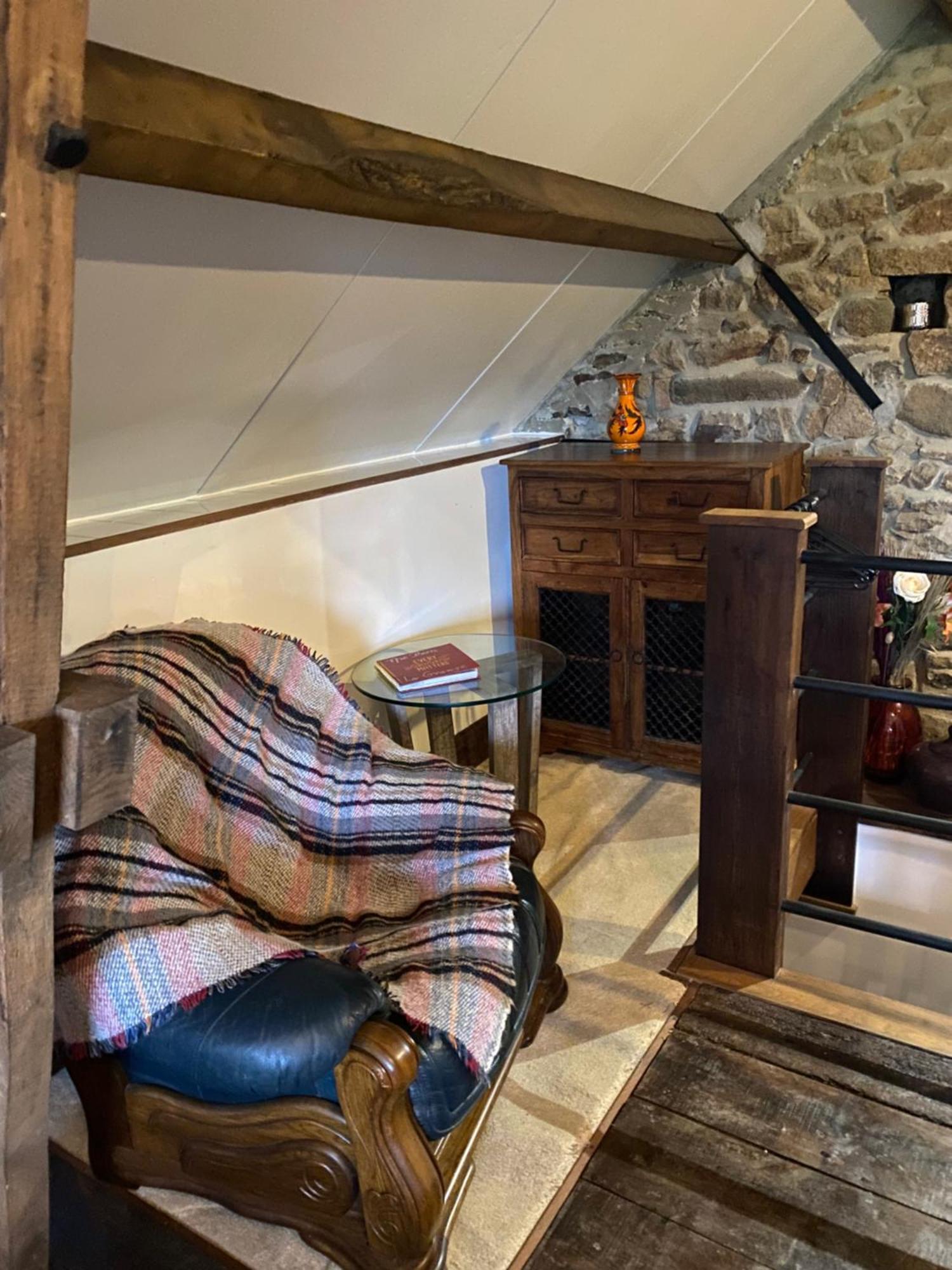 Spacious, Rustic Studio Space For 2 Persons Saint-Cyr-du-Bailleul Zewnętrze zdjęcie