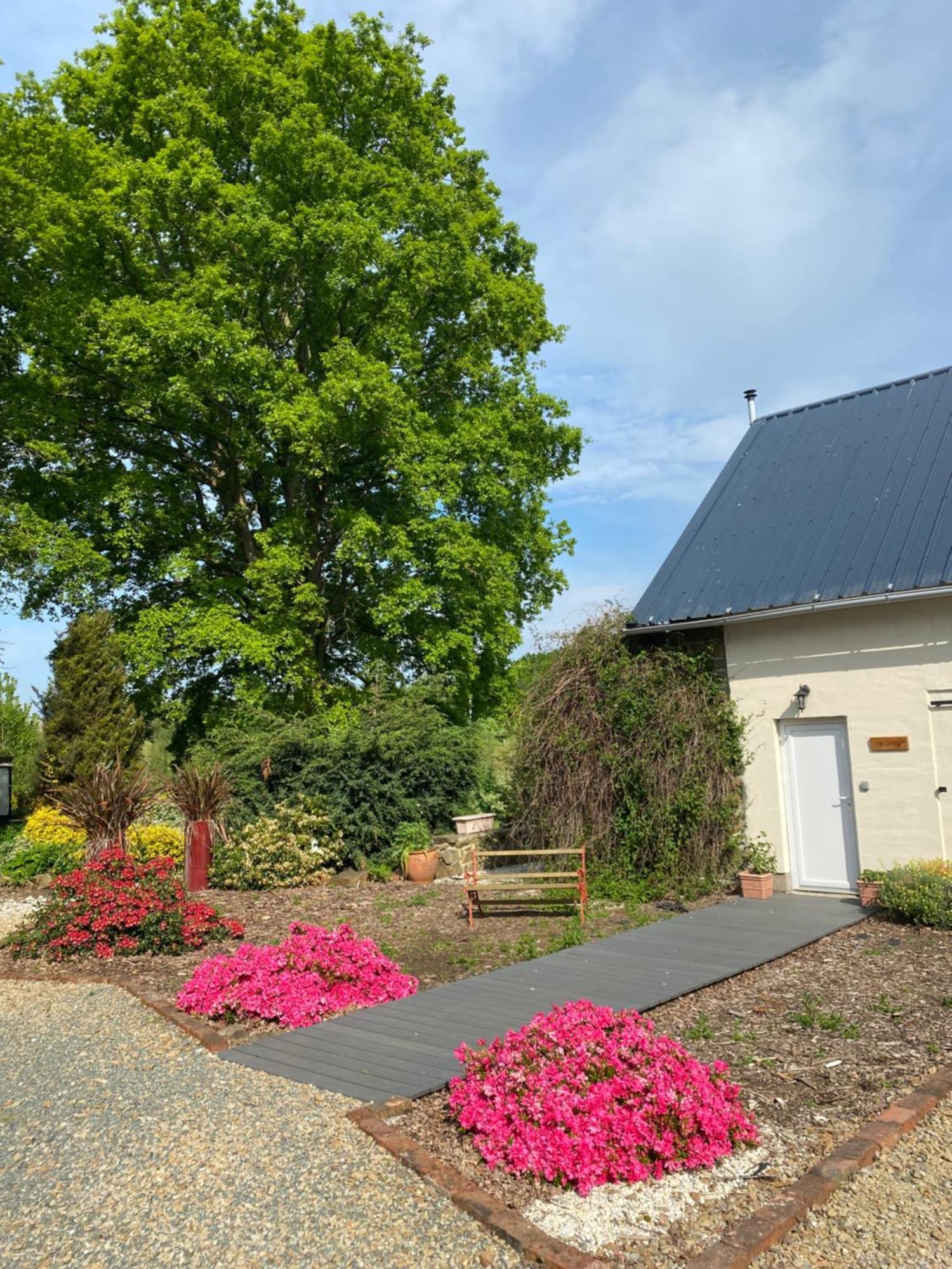 Spacious, Rustic Studio Space For 2 Persons Saint-Cyr-du-Bailleul Zewnętrze zdjęcie